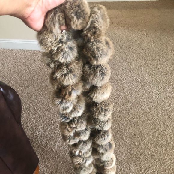 A Rabbit fur scarf! - Picture 2 of 6
